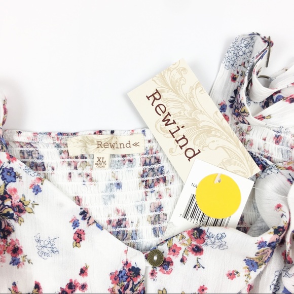 Rewind Strap Sleeveless Blouse - Picture 4 of 4